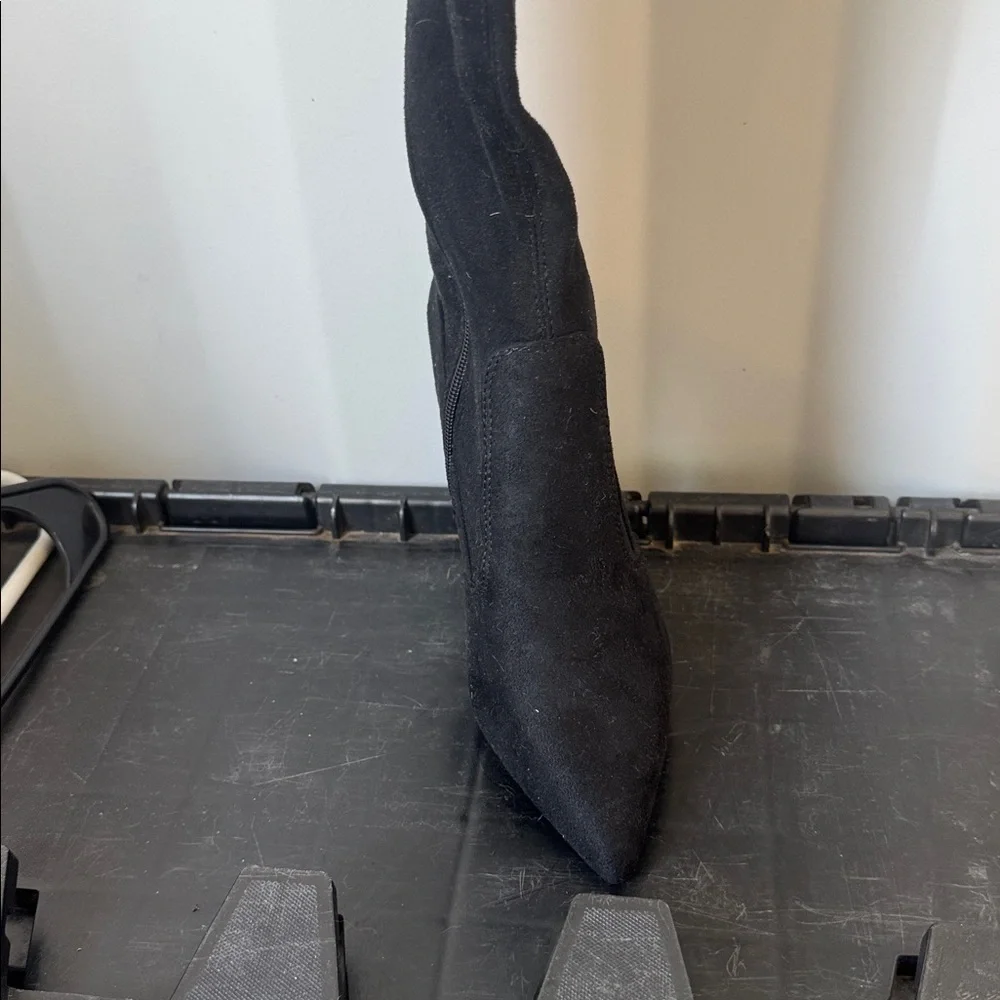 Black Women's Knee-High Boots